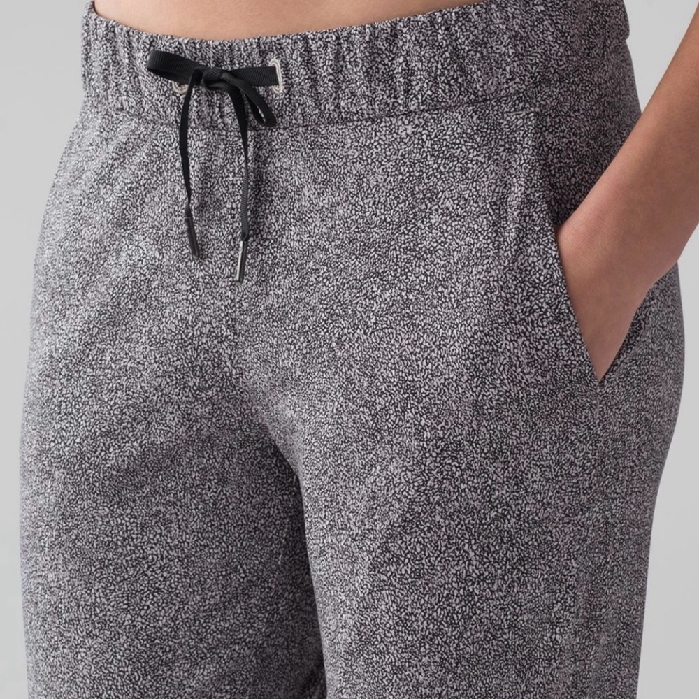 Lululemon On The Fly Pant - Picture 2 of 3